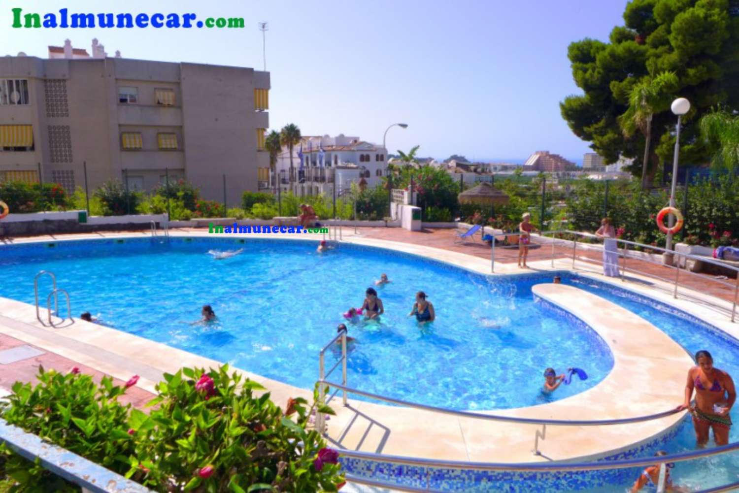 Lejlighed til salg i Almuñecar med pool og fælles parkering