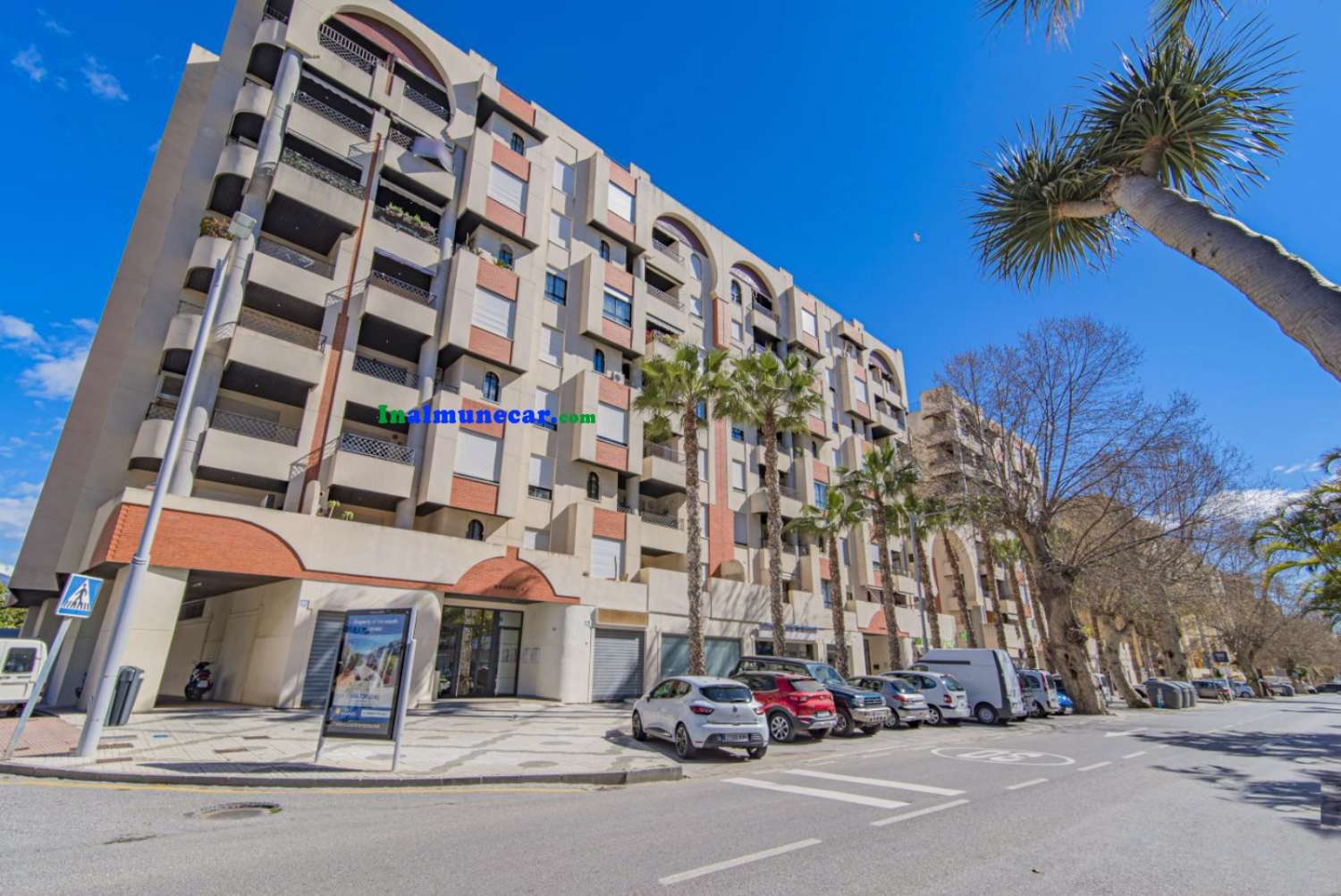 Apartment for sale in Almuñécar with parking space and storage room