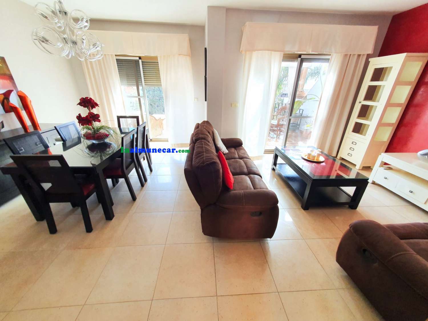 Townhouse for sale in Almuñecar, very sunny and bright and with private pool.