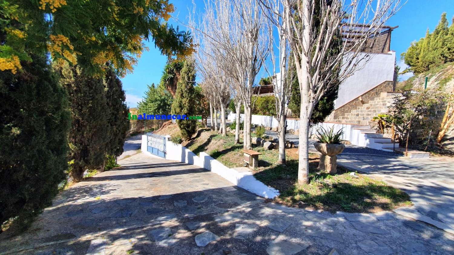 Landvilla til salg beliggende i bugten La Herradura, Andalusien.