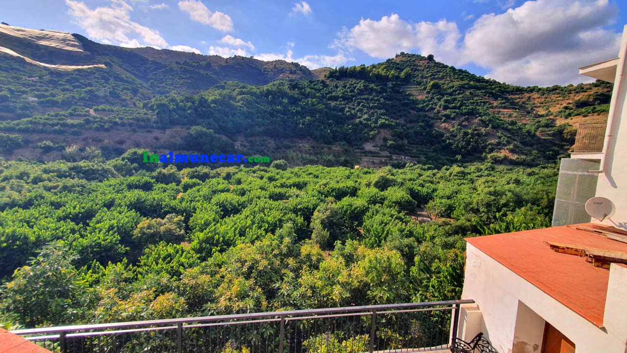 Schönes charmantes Haus zum Verkauf in Jete, Costa Tropical.