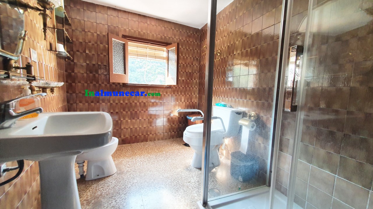 Schönes charmantes Haus zum Verkauf in Jete, Costa Tropical.