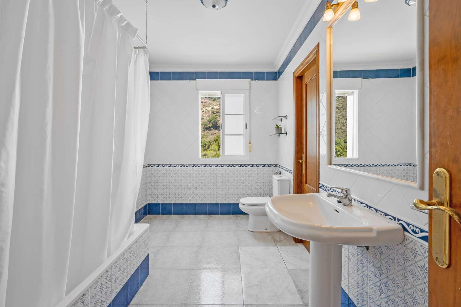 Villa til salg på Calle Maestras La Herradura.