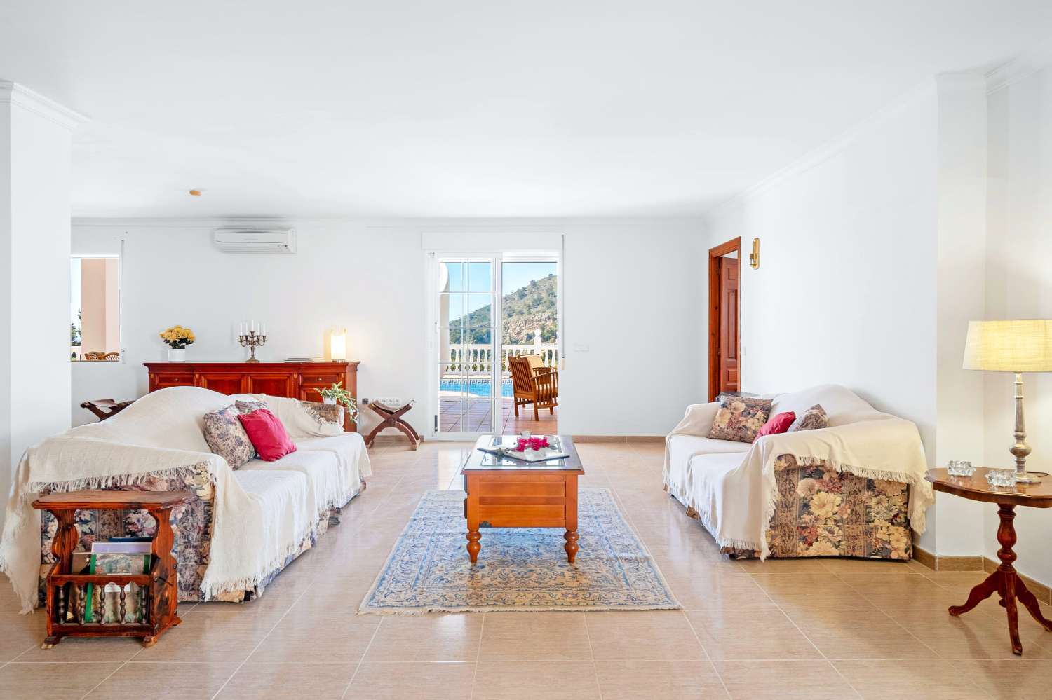 Villa til salg på Calle Maestras La Herradura.