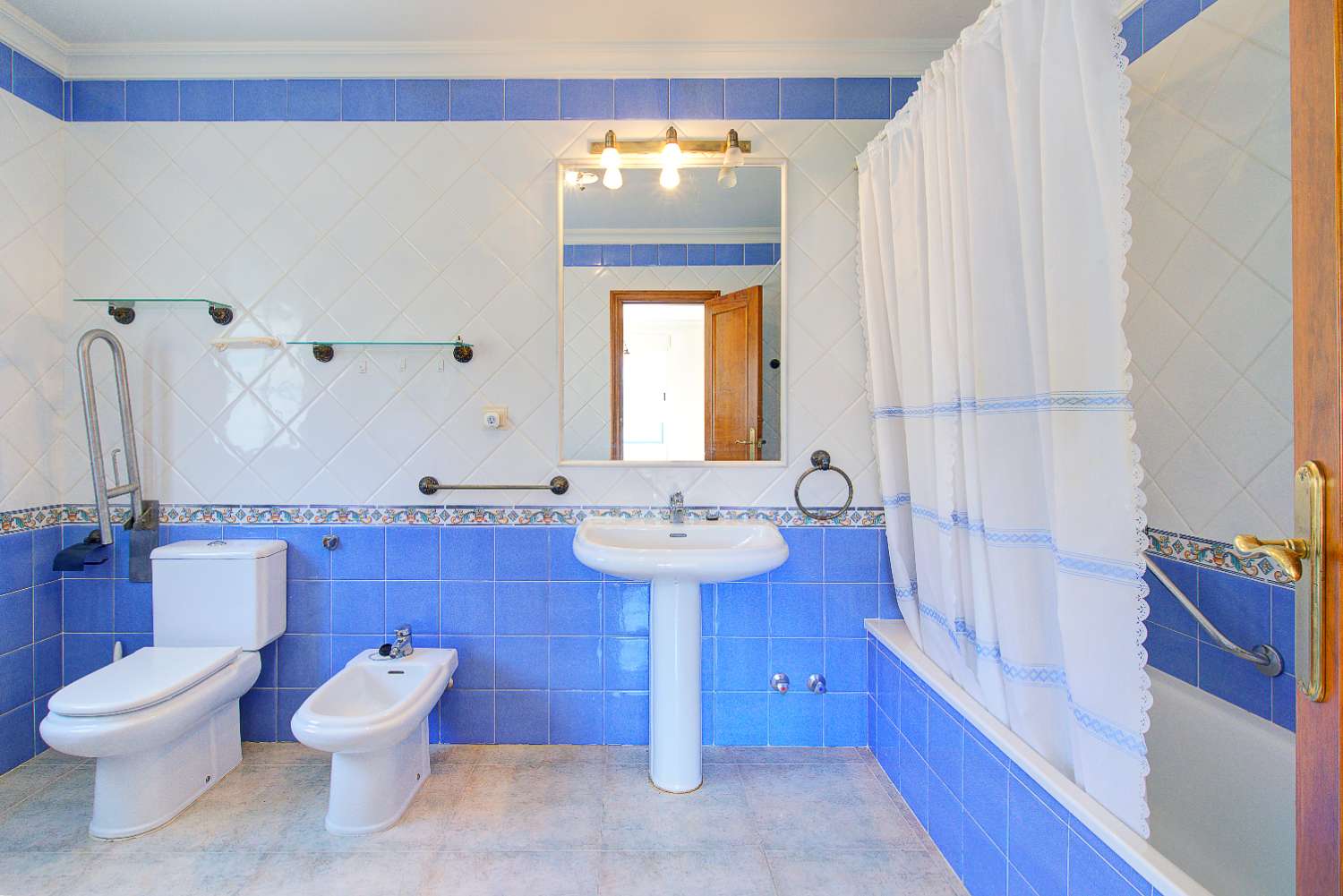 Villa til salg på Calle Maestras La Herradura.