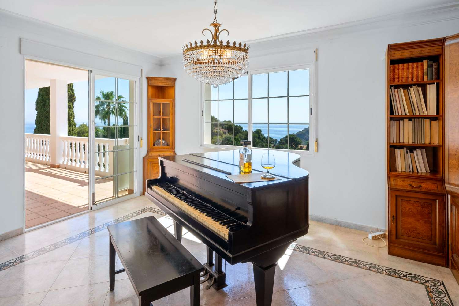 Villa til salg på Calle Maestras La Herradura.