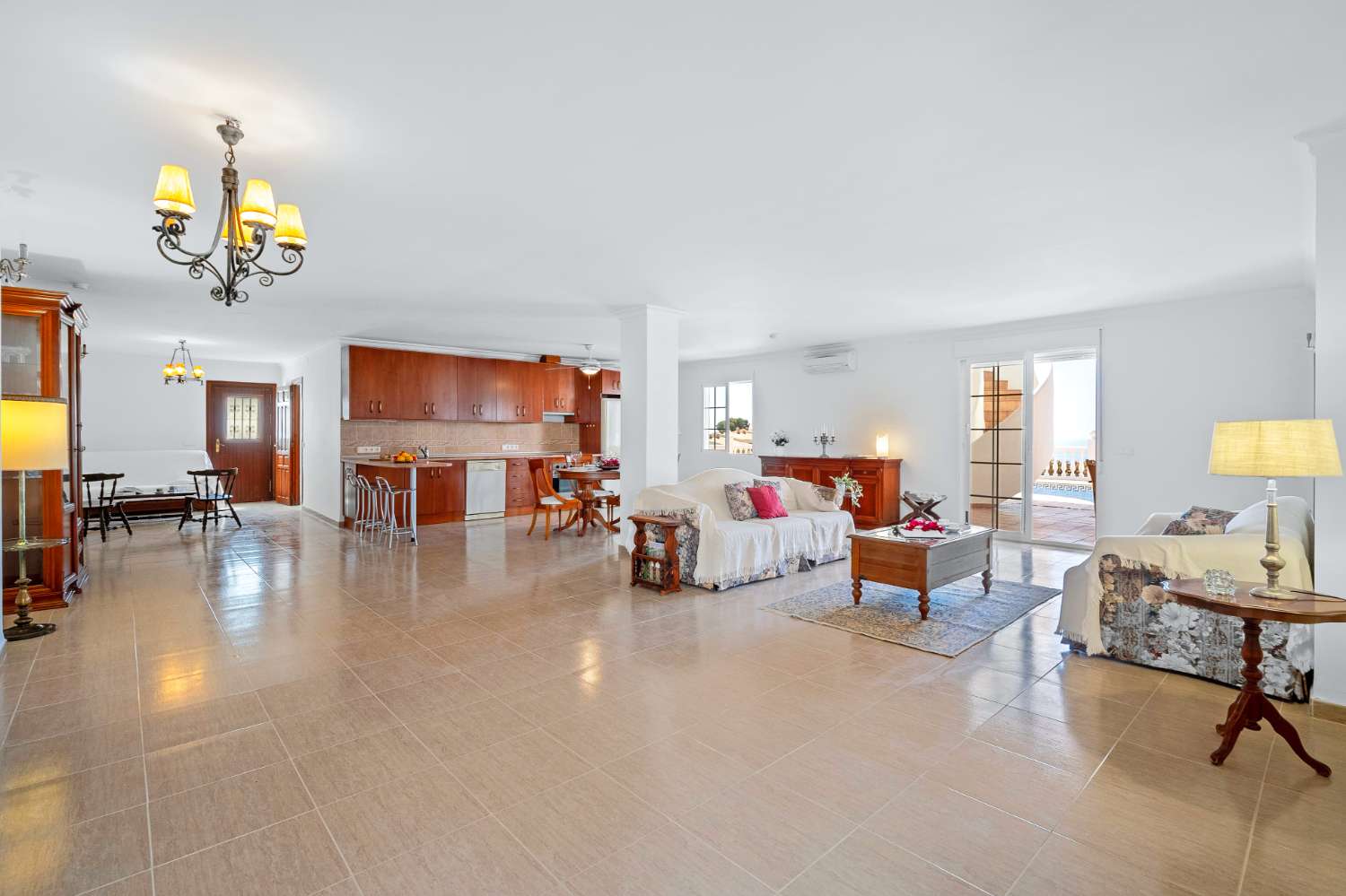 Villa til salg på Calle Maestras La Herradura.