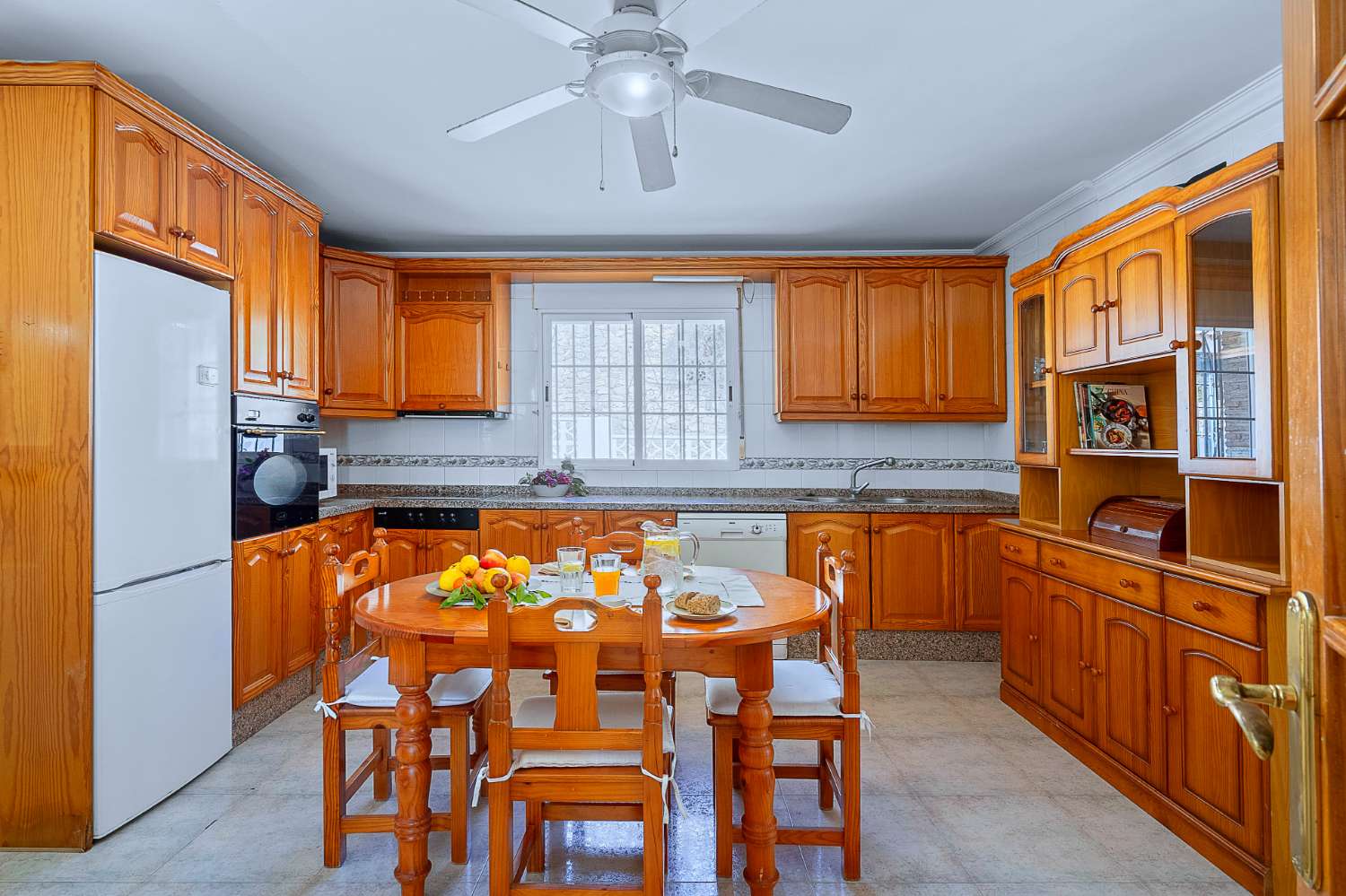 Villa til salg på Calle Maestras La Herradura.