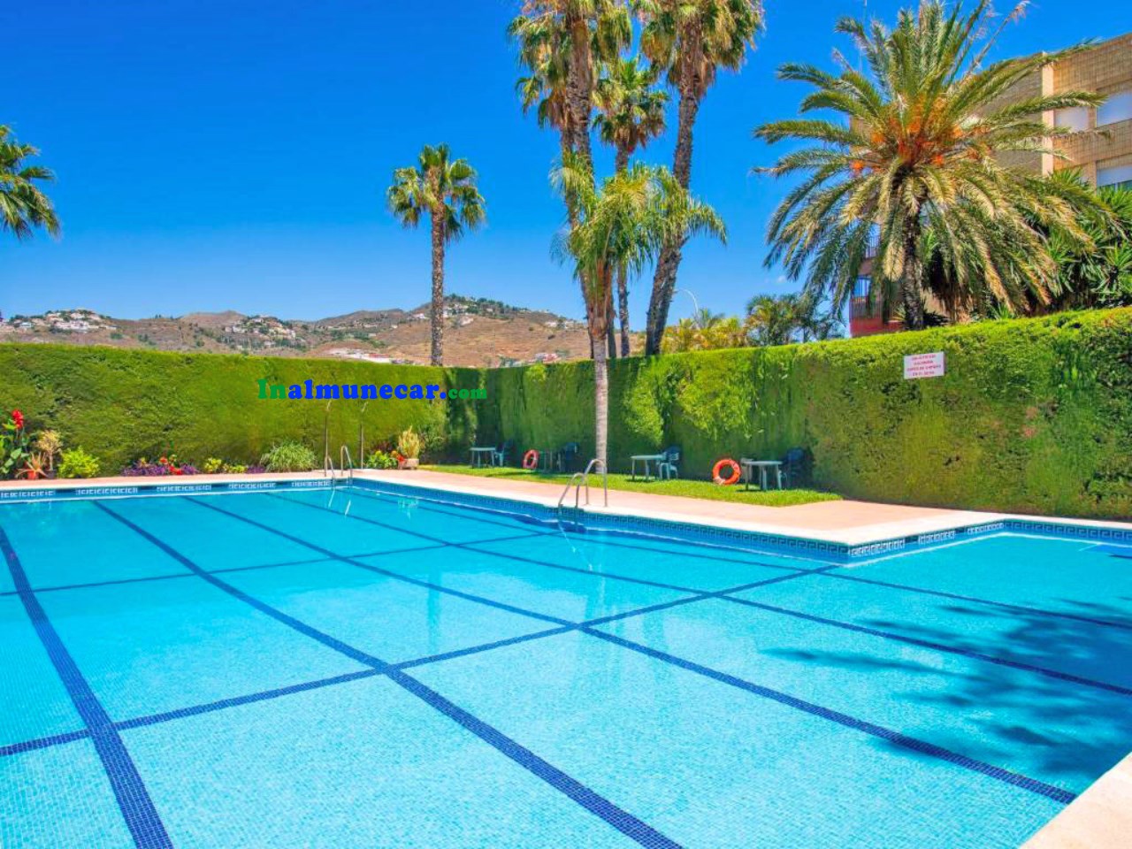 Commercial premises for sale in Almuñecar located in an urbanization near the beach