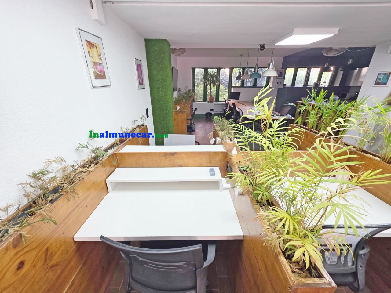 Commercial premises for sale in Almuñecar located in an urbanization near the beach