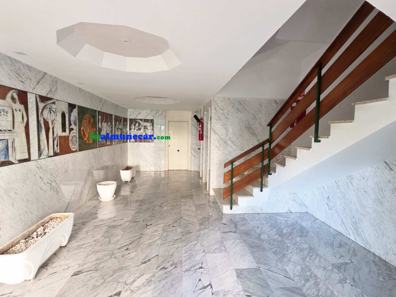 Commercial premises for sale in Almuñecar located in an urbanization near the beach