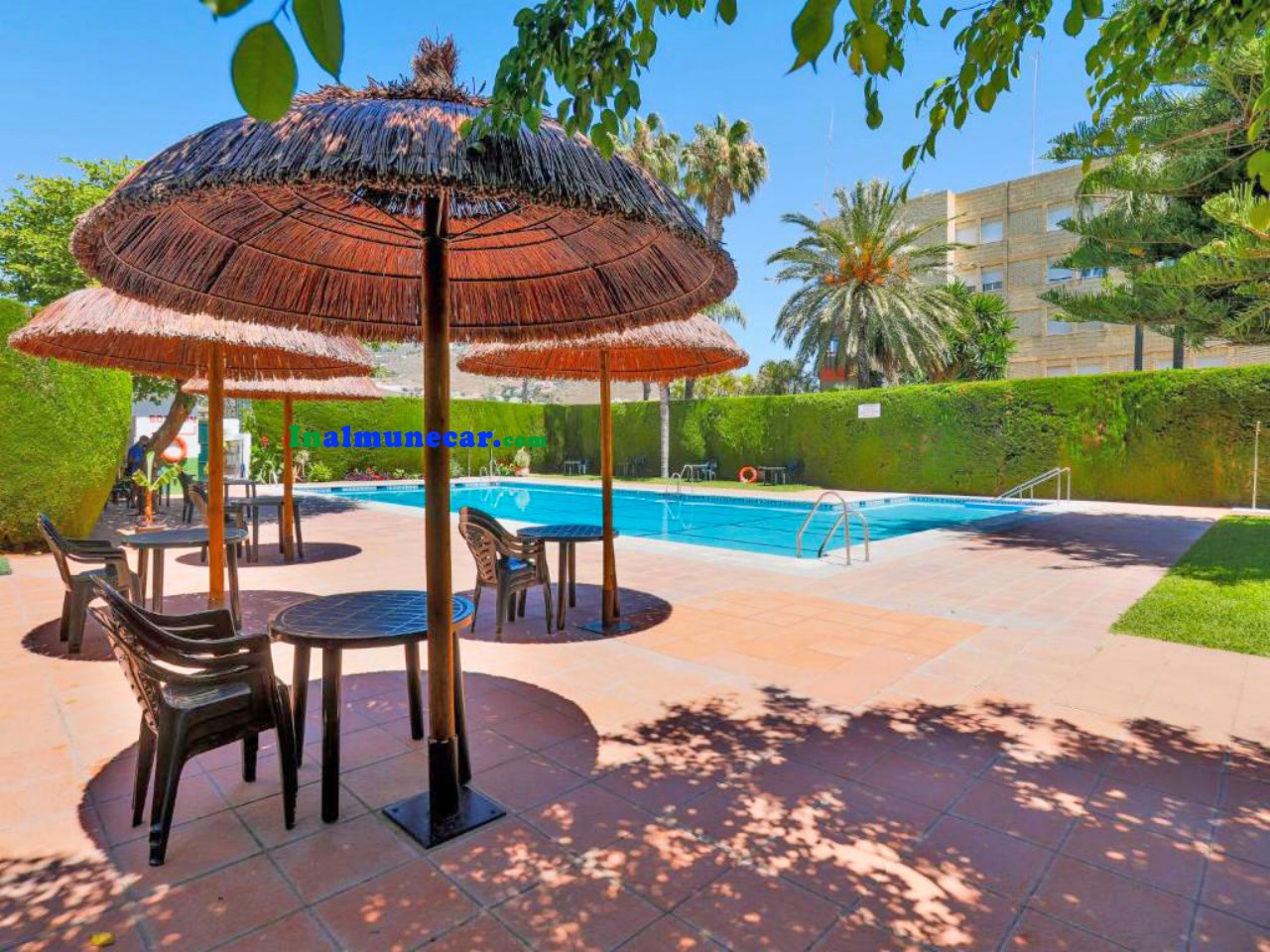 Commercial premises for sale in Almuñecar located in an urbanization near the beach