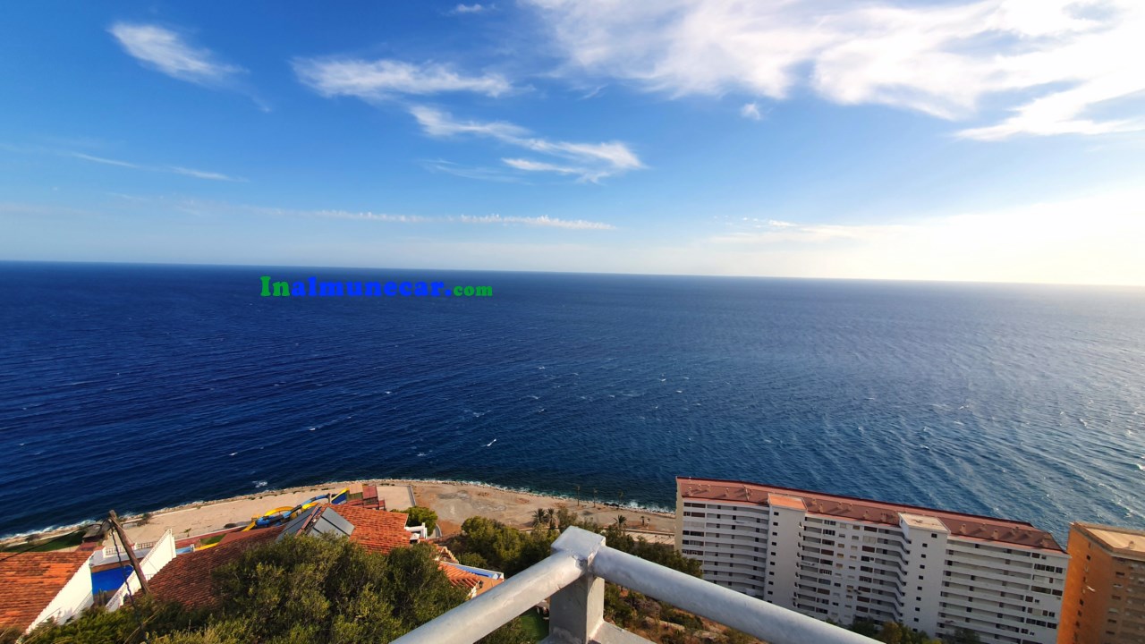 Radhus med havsutsikt och gemensam pool till salu i Almuñécar