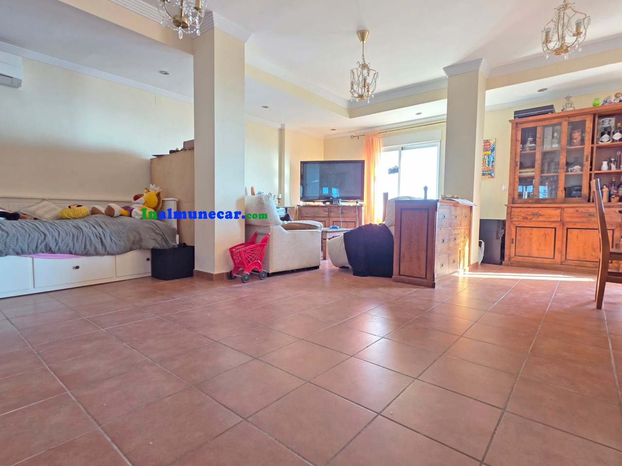 Radhus med havsutsikt och gemensam pool till salu i Almuñécar