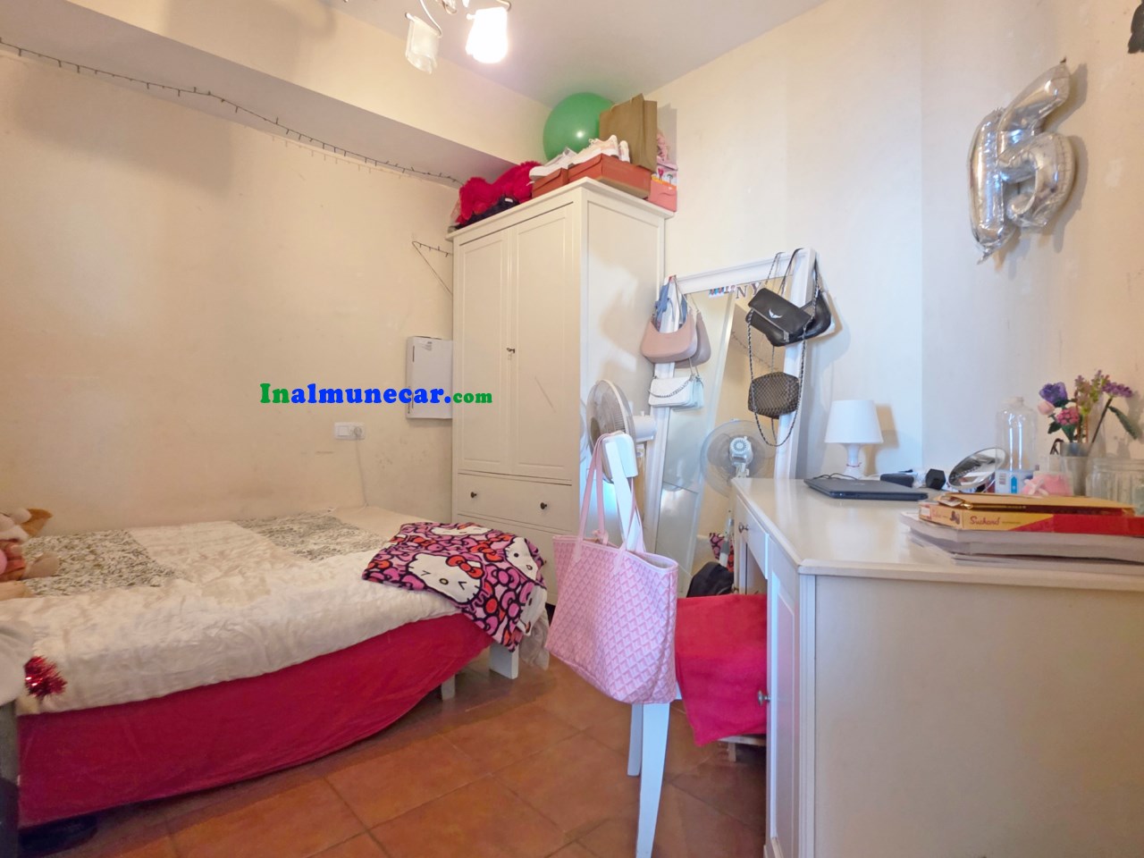 Radhus med havsutsikt och gemensam pool till salu i Almuñécar