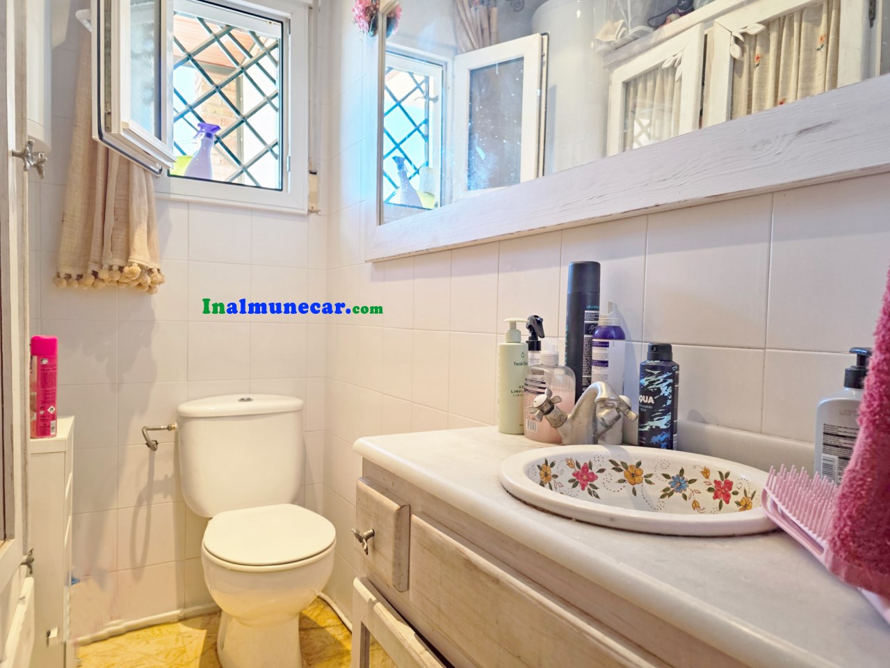 Radhus med havsutsikt och gemensam pool till salu i Almuñécar