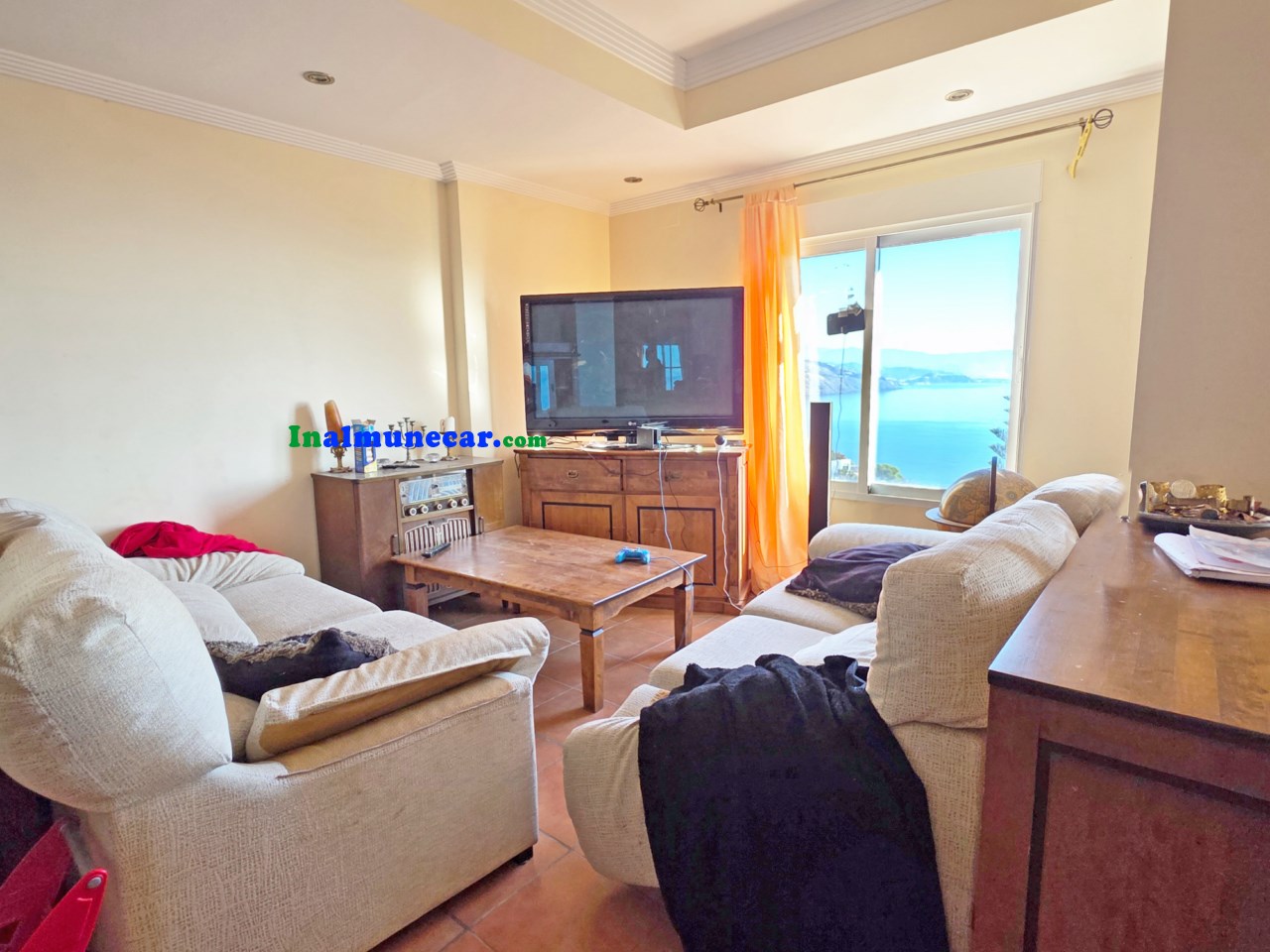 Radhus med havsutsikt och gemensam pool till salu i Almuñécar