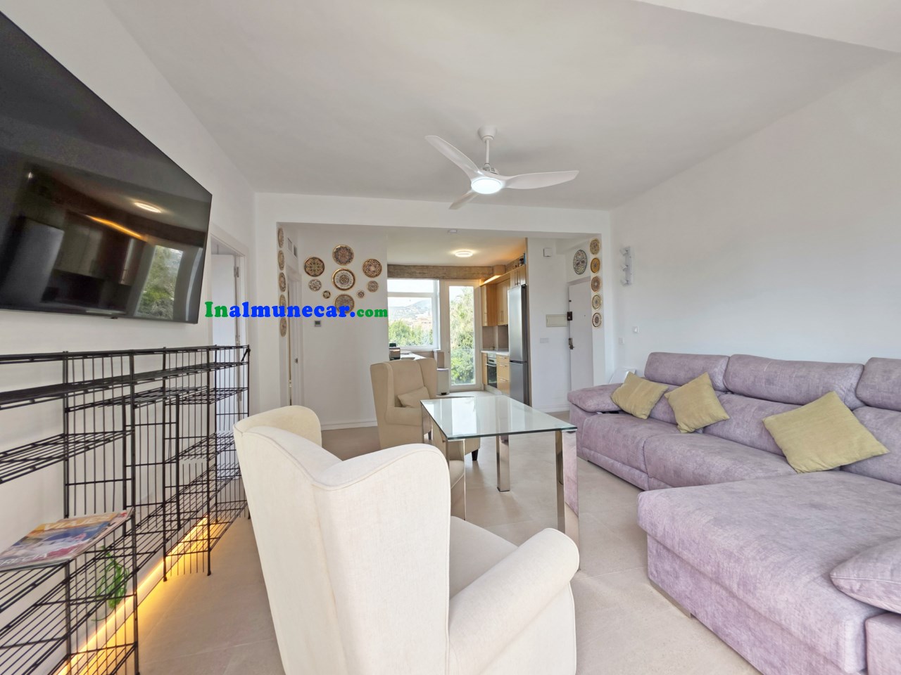 Piso en venta en primera línea de playa con plaza de aparcamiento.