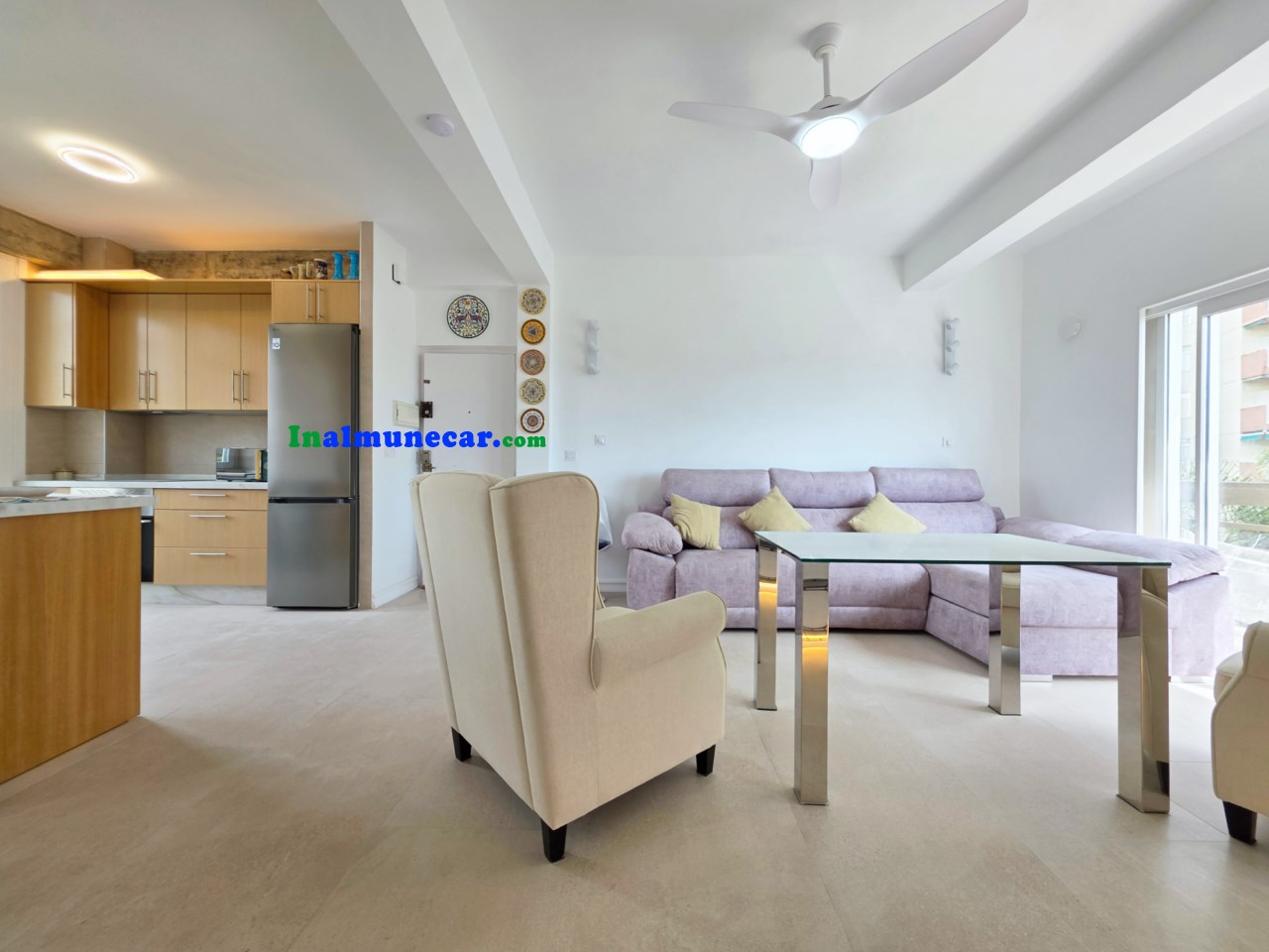 Piso en venta en primera línea de playa con plaza de aparcamiento.