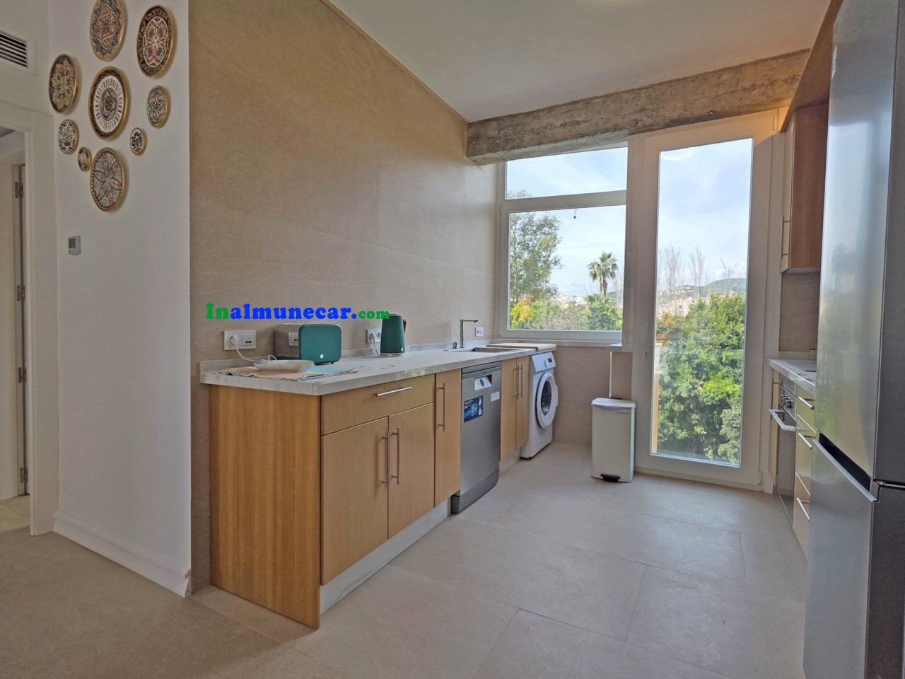 Piso en venta en primera línea de playa con plaza de aparcamiento.