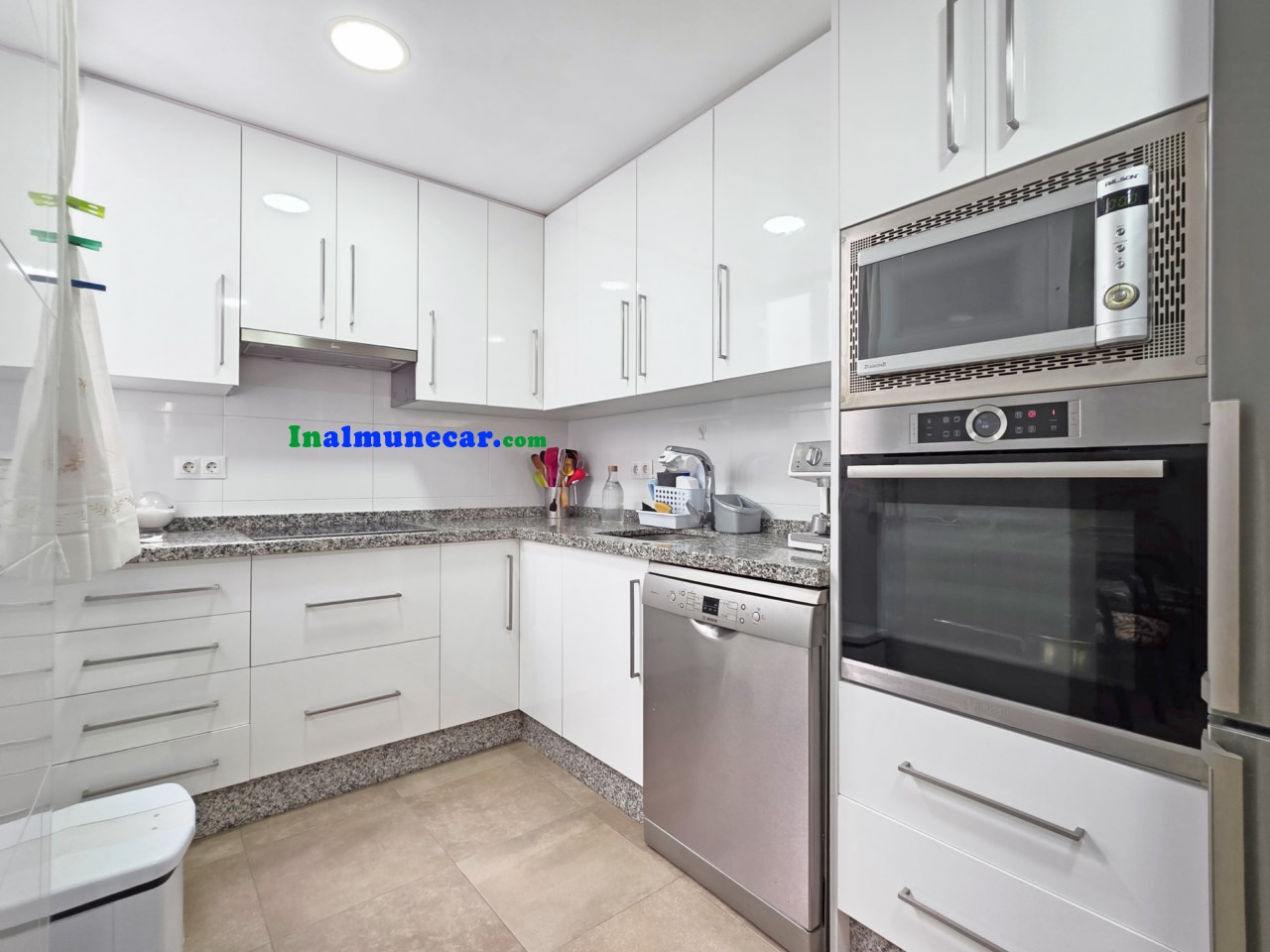 Piso en venta en Almuñecar, Plaza Madrid , muy cerca de la playa