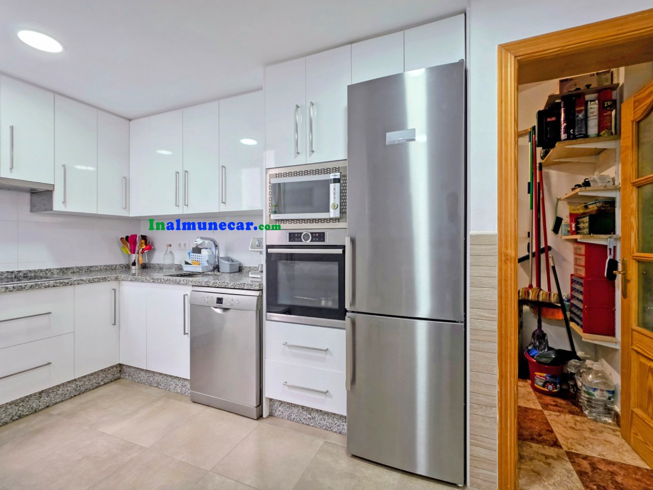 Piso en venta en Almuñecar, Plaza Madrid , muy cerca de la playa