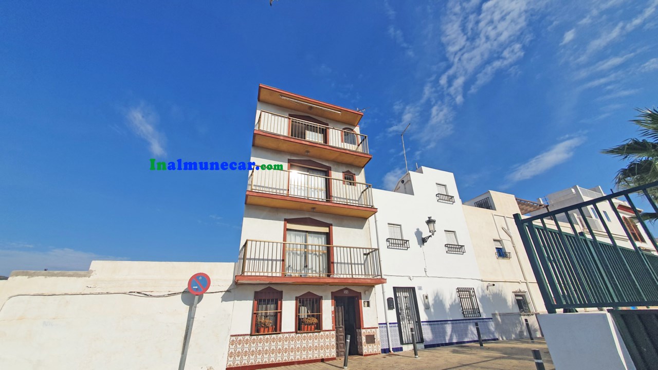 Townhouse for sale in front of the Castle in the Old Quarter of Almuñecar