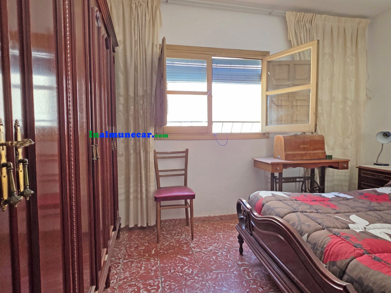 GRAN CASA EN VENTA EN EL PUEBLO DE OTIVAR