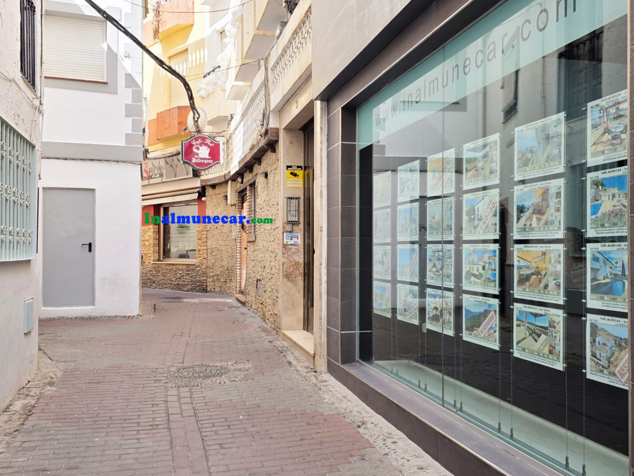 Se vende bonito piso reformado situado muy cerca de la Playa en Almuñecar