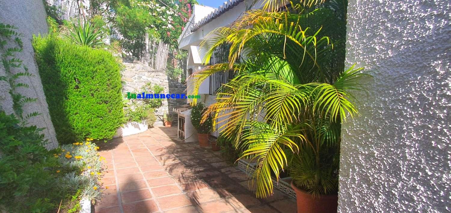 Villa en venta en Cotobro, Almuñecar, con piscina privada -