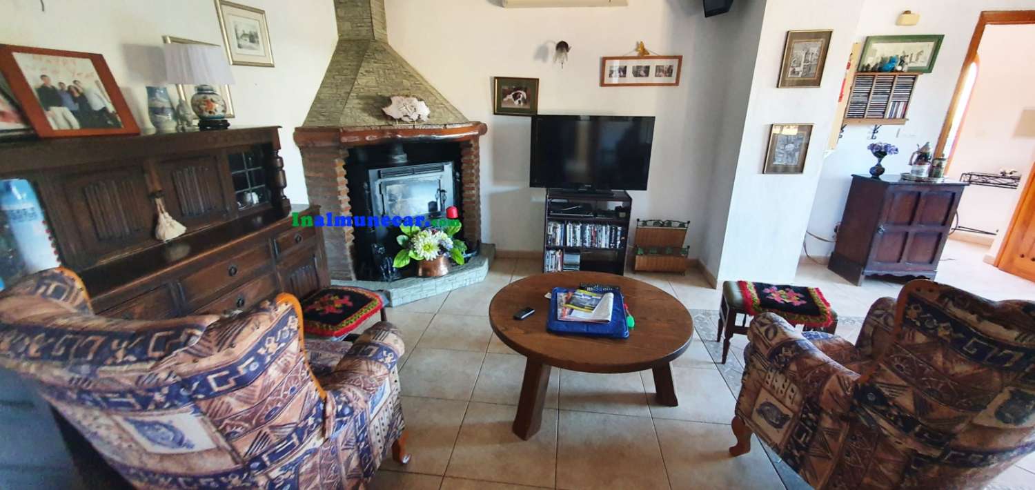 Landhaus zum Verkauf in Almuñécar, komplett renoviert und nur wenige Gehminuten vom Zentrum von Almuñecar entfernt