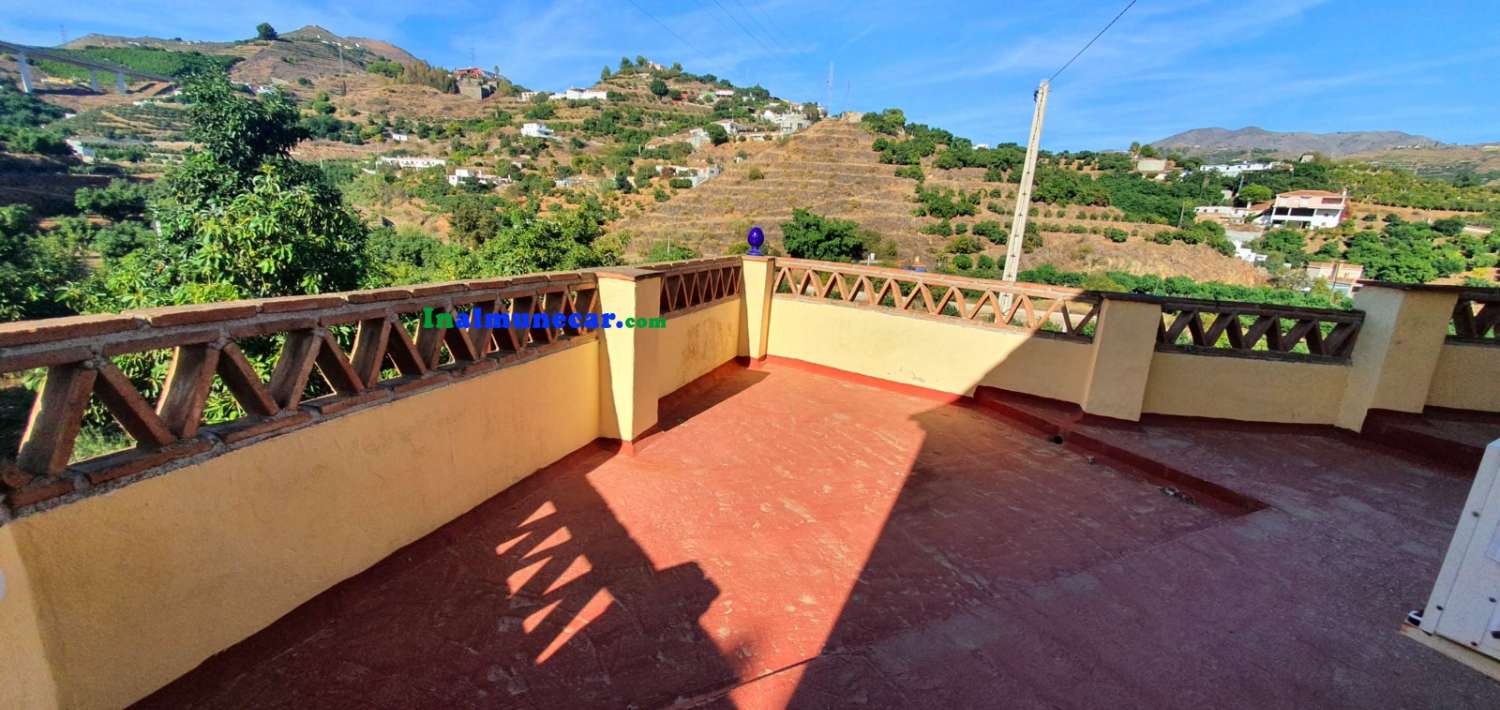 Landhaus zum Verkauf in Almuñécar, komplett renoviert und nur wenige Gehminuten vom Zentrum von Almuñecar entfernt