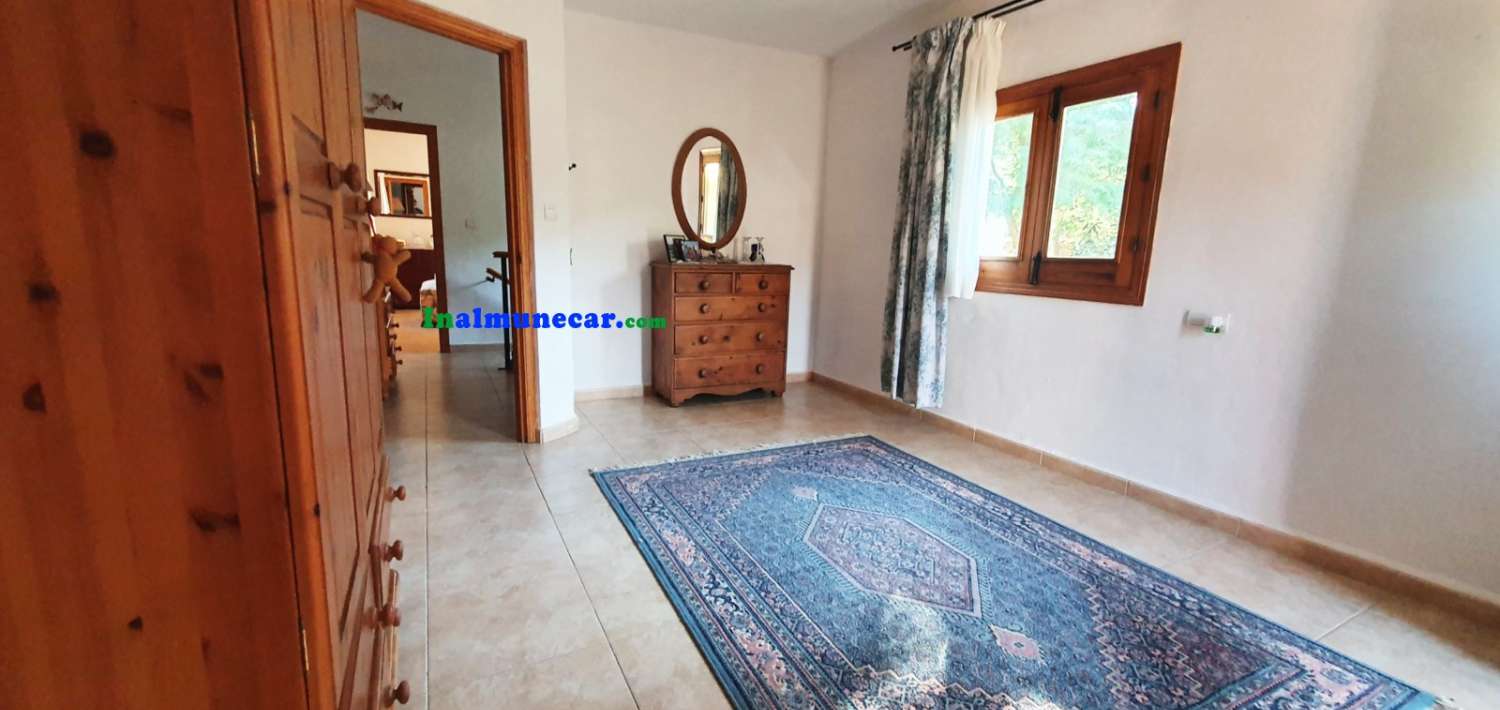 Landhaus zum Verkauf in Almuñécar, komplett renoviert und nur wenige Gehminuten vom Zentrum von Almuñecar entfernt