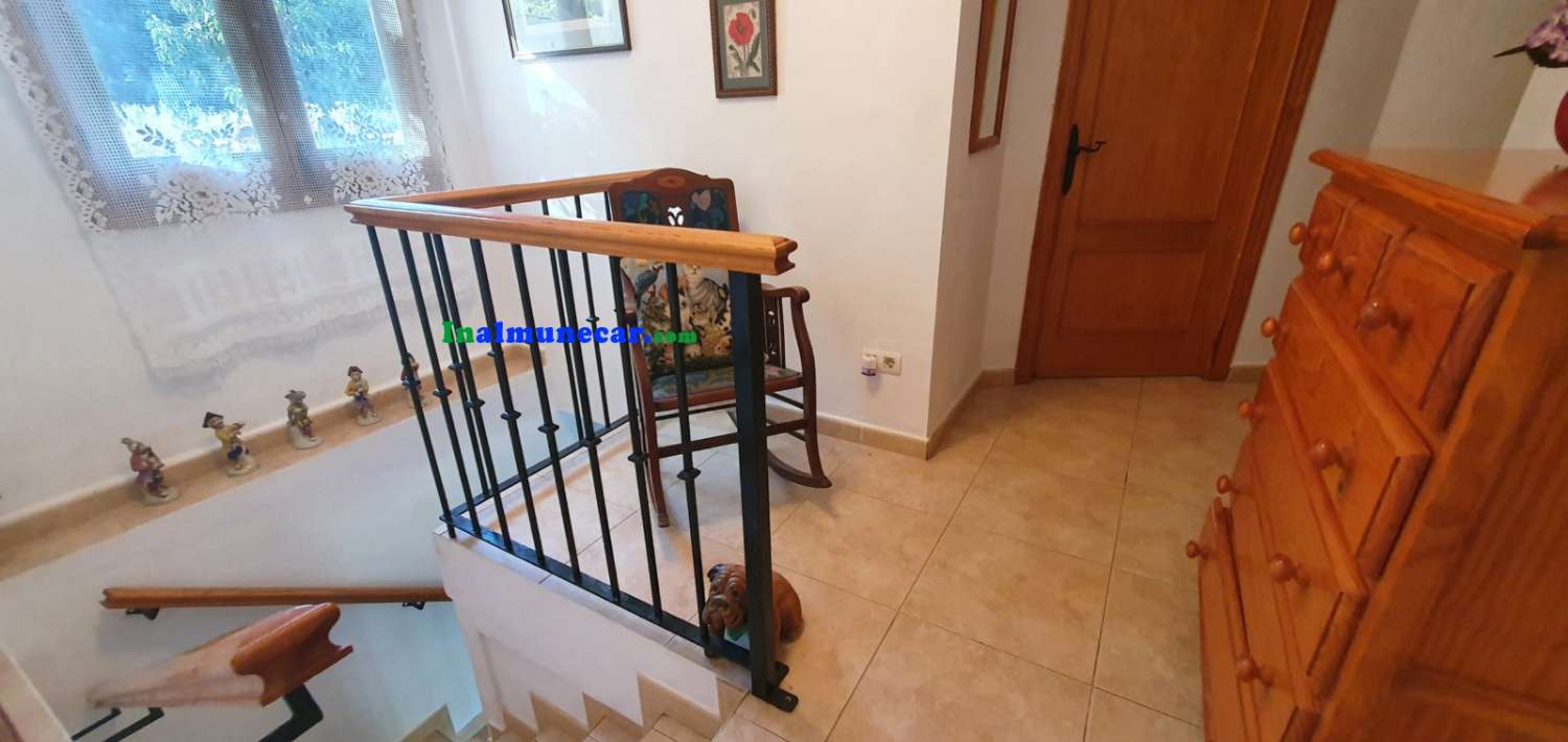 Landhaus zum Verkauf in Almuñécar, komplett renoviert und nur wenige Gehminuten vom Zentrum von Almuñecar entfernt