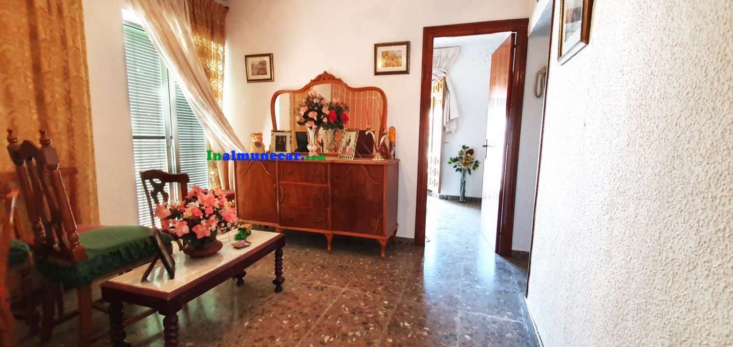 Excelente casa en venta en el bonito pueblo de Otivar, Granada.