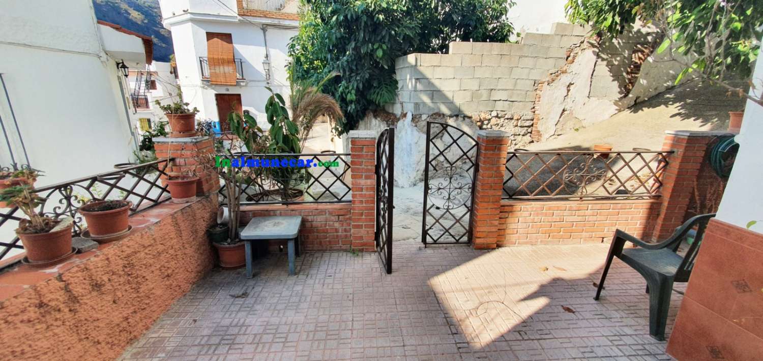 Excelente casa en venta en el bonito pueblo de Otivar, Granada.