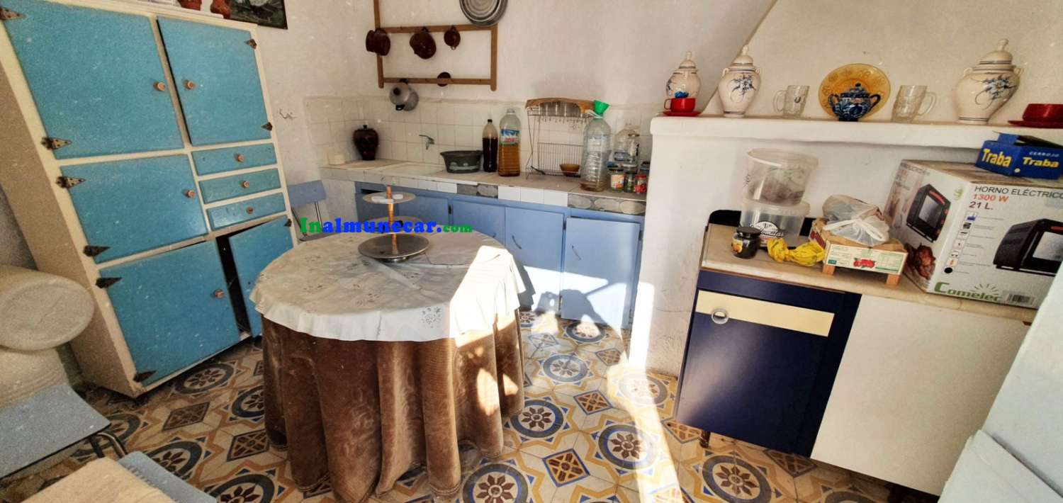 Excelente casa en venta en el bonito pueblo de Otivar, Granada.