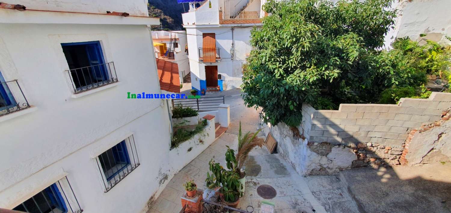 Excelente casa en venta en el bonito pueblo de Otivar, Granada.