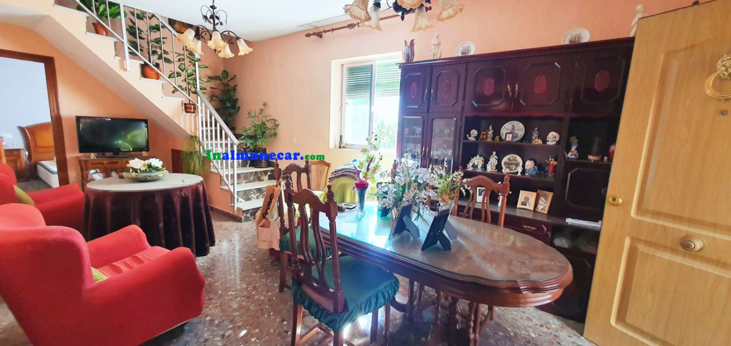 Excelente casa en venta en el bonito pueblo de Otivar, Granada.