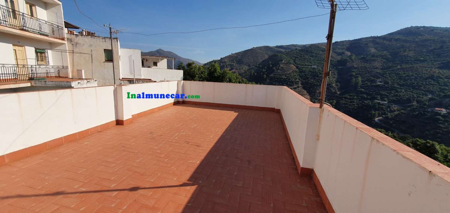 Lovely village house for sale in the beautiful Otivar, Granada.