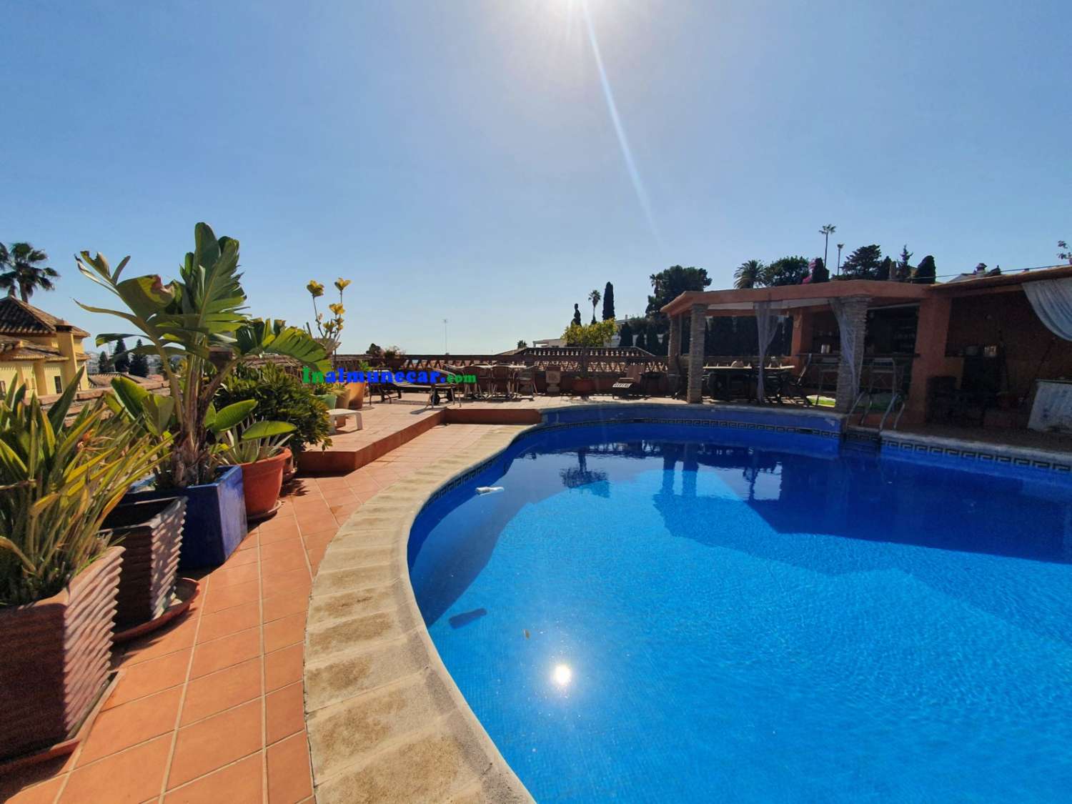 Villa till salu i Almuñécar med pool, bara 10 minuter från stranden i San Cristobal