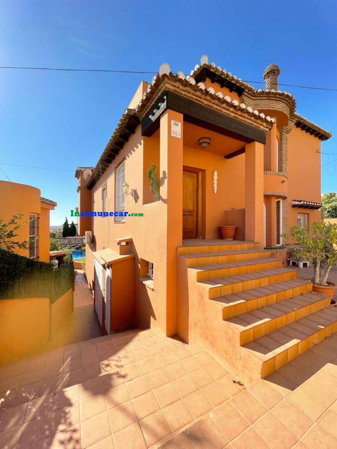 Villa for sale in Almuñécar with pool, just 10 minutes walk toSan Cristobal beach