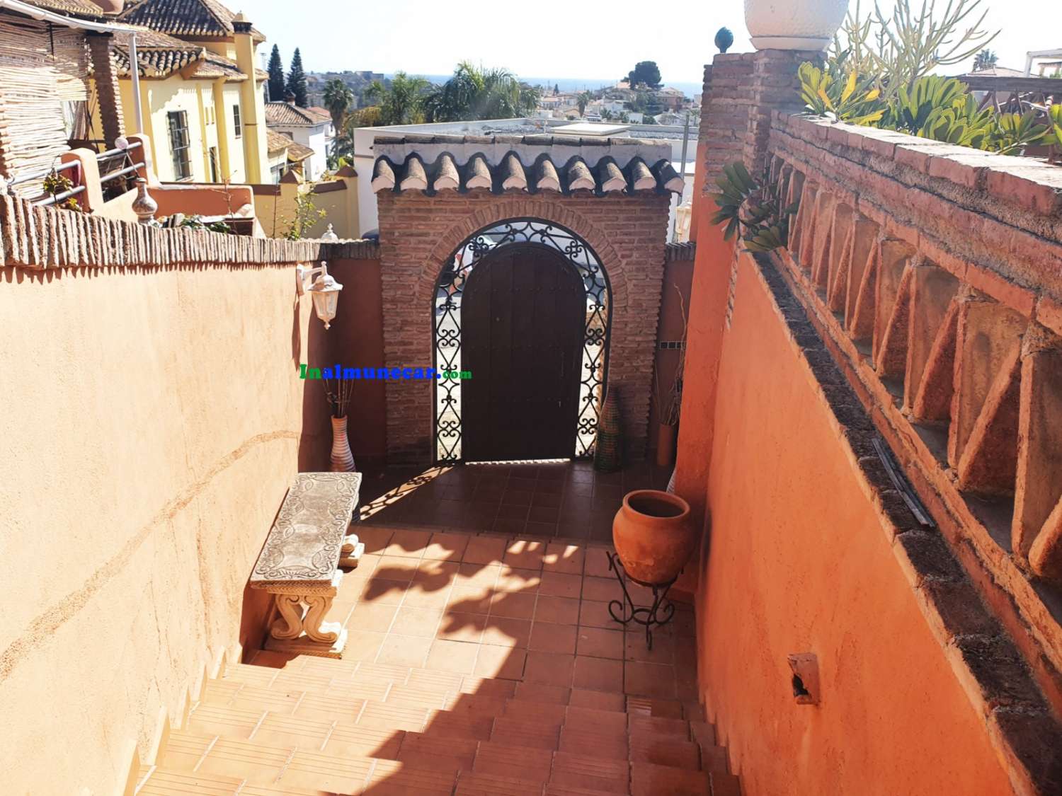 Villa for sale in Almuñécar with pool, just 10 minutes walk toSan Cristobal beach