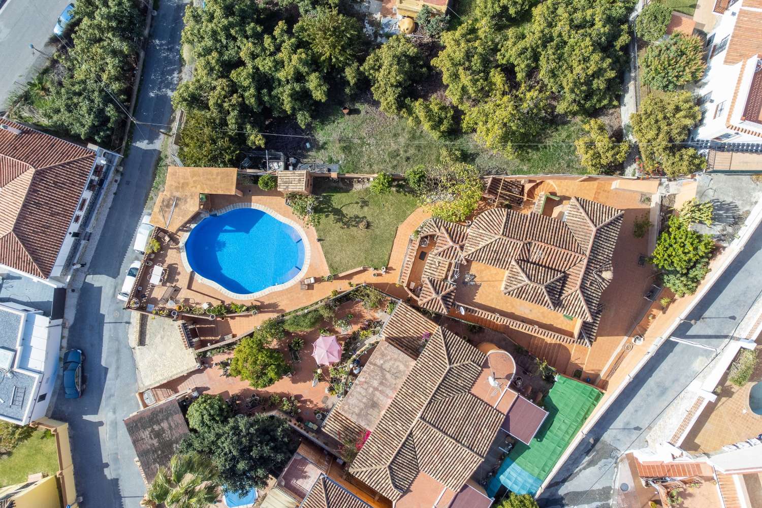 Villa for sale in Almuñécar with pool, just 10 minutes walk toSan Cristobal beach