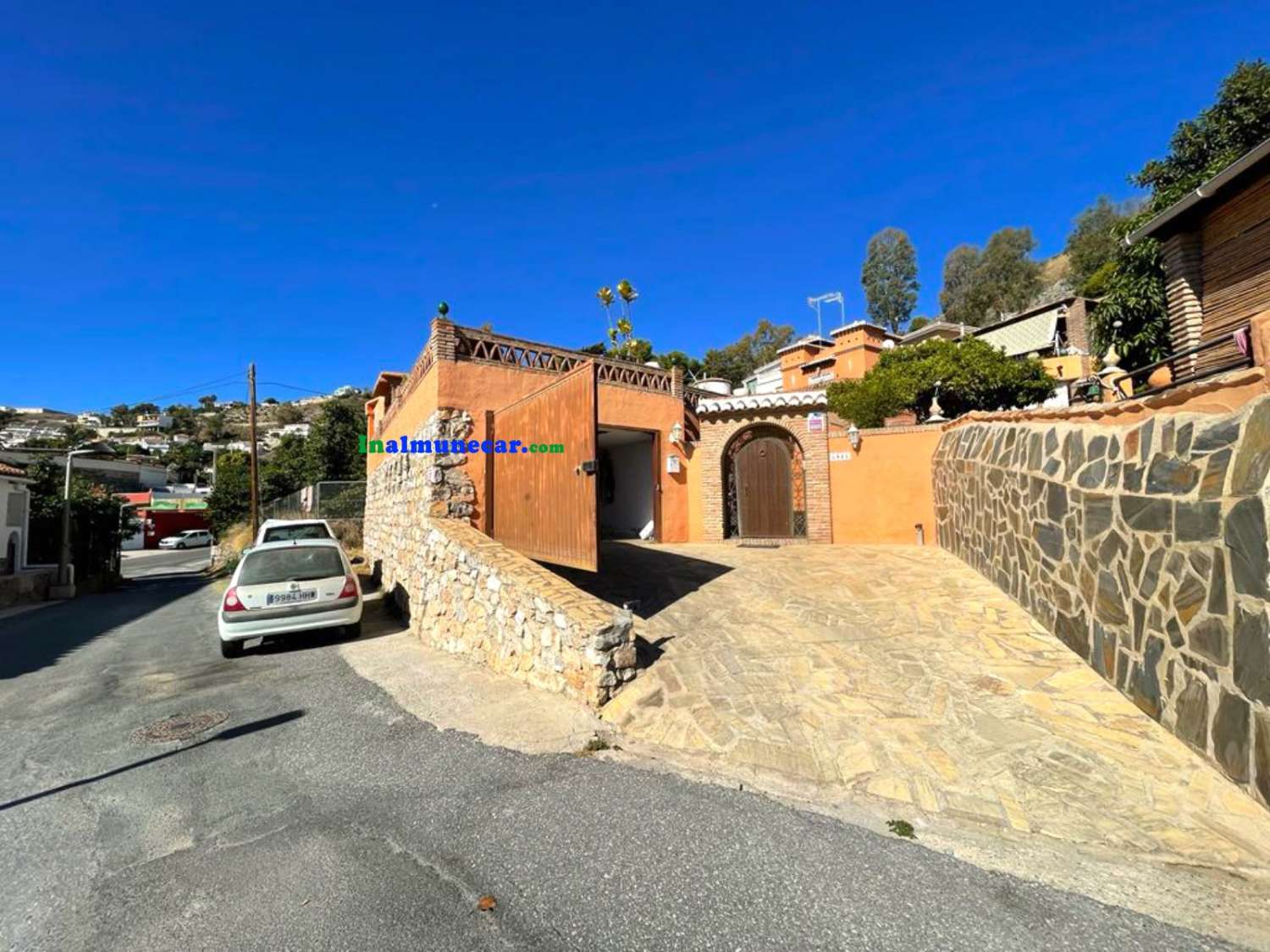 Villa till salu i Almuñécar med pool, bara 10 minuter från stranden i San Cristobal