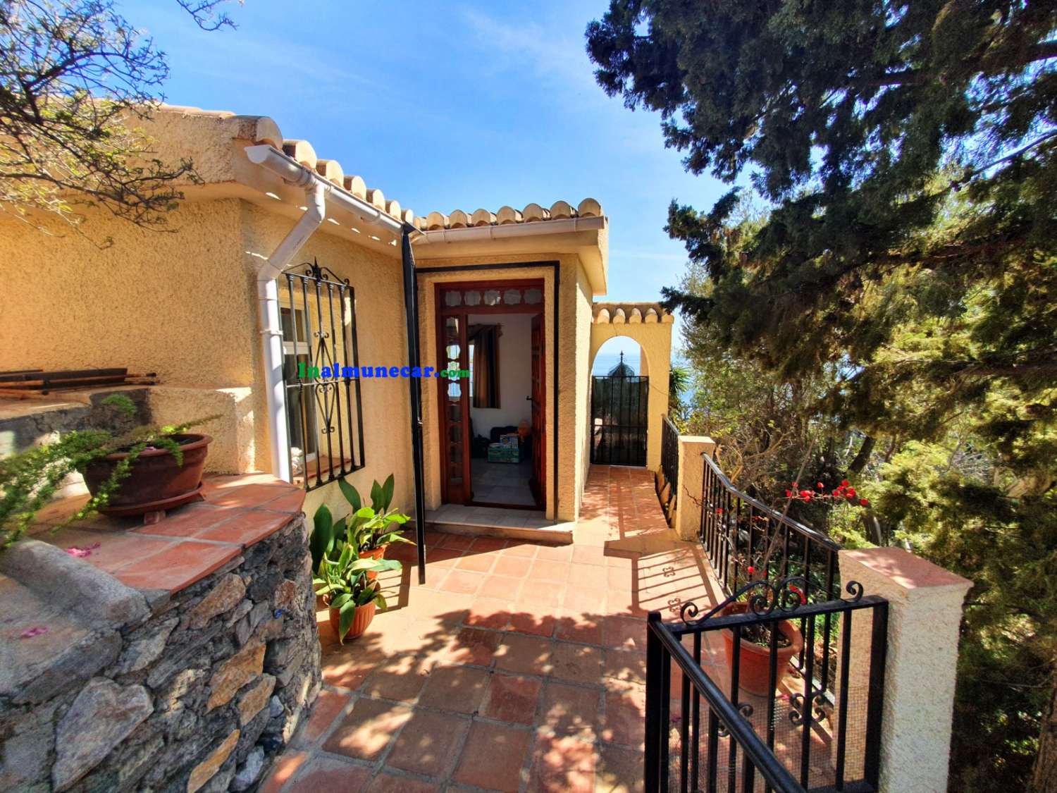 Exclusiva villa en venta en Cotobro - Almuñécar, con  inmejorables y privilegiadas vistas.