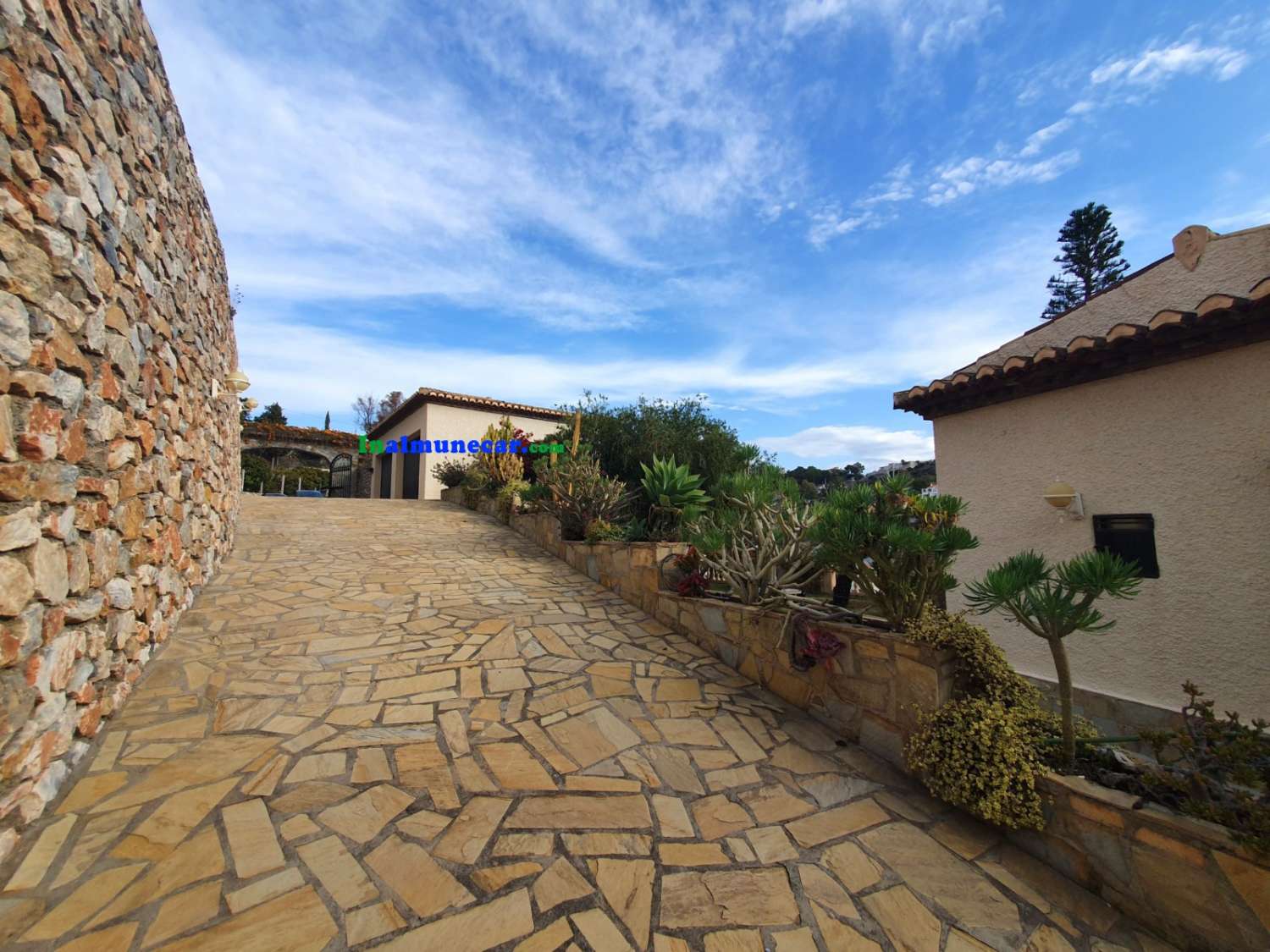 Exklusiv villa till salu i ett fantastiskt läge i Cotobro, Almuñecar.
