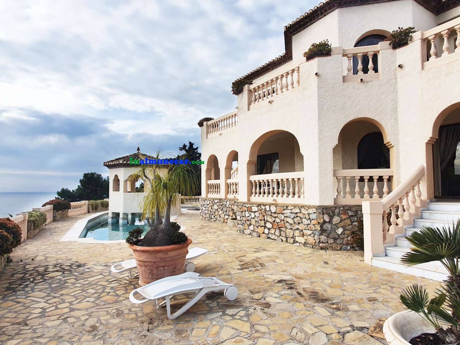 Exklusiv villa till salu i ett fantastiskt läge i Cotobro, Almuñecar.