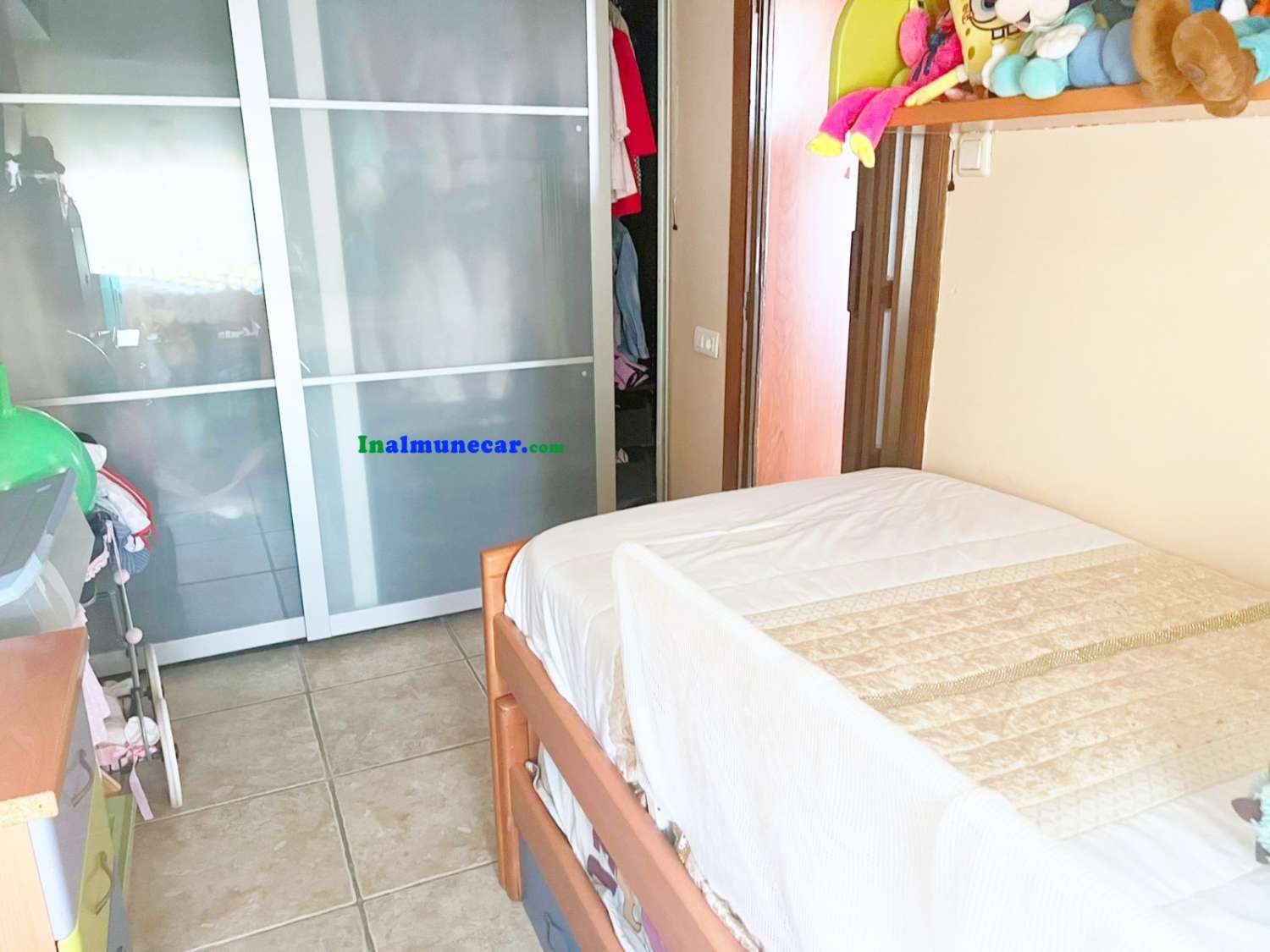 Appartement à vendre à Almuñecar avec piscine et parking communautaire