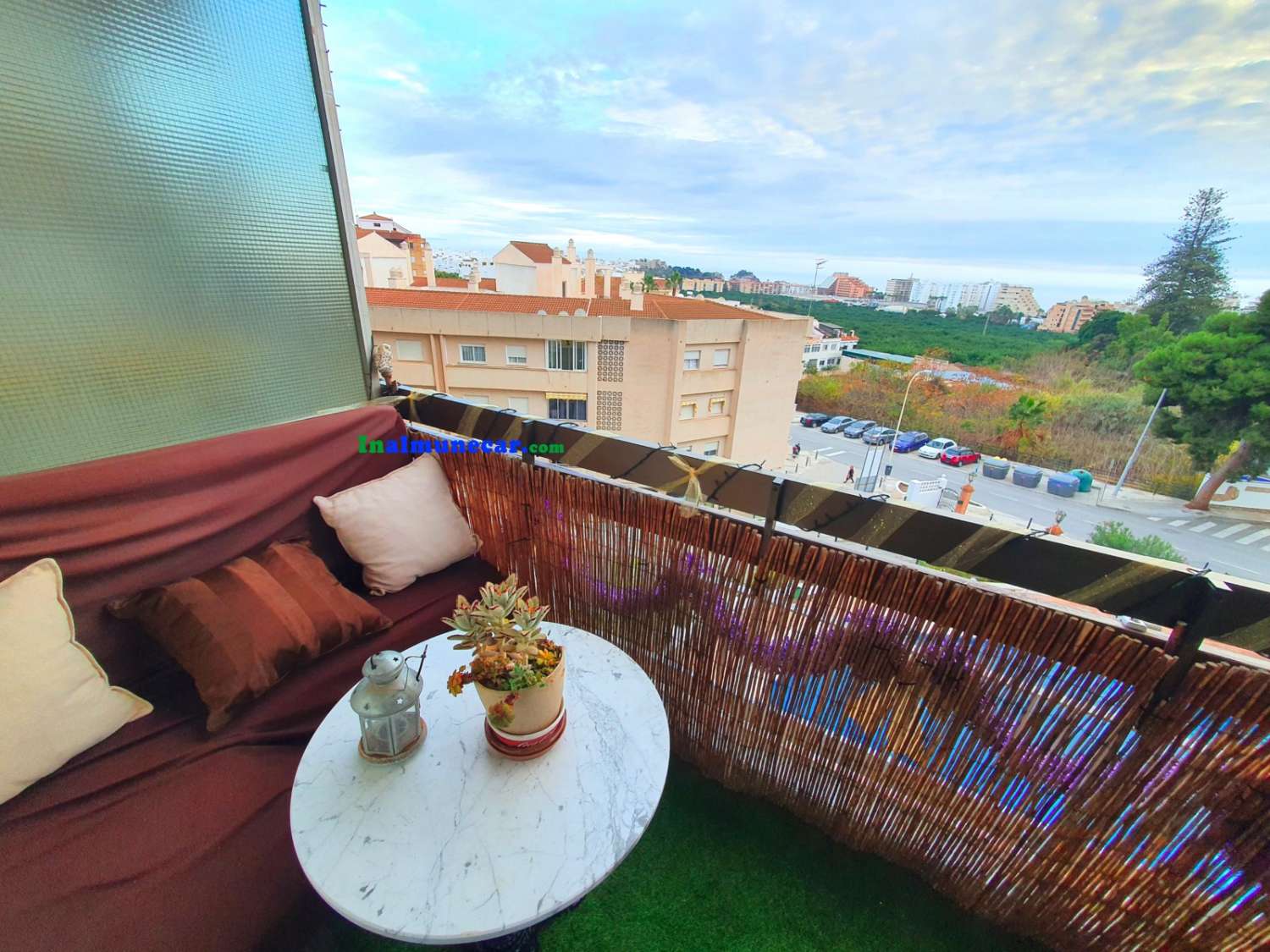 Apartment for sale in Almuñecar with pool and community parking